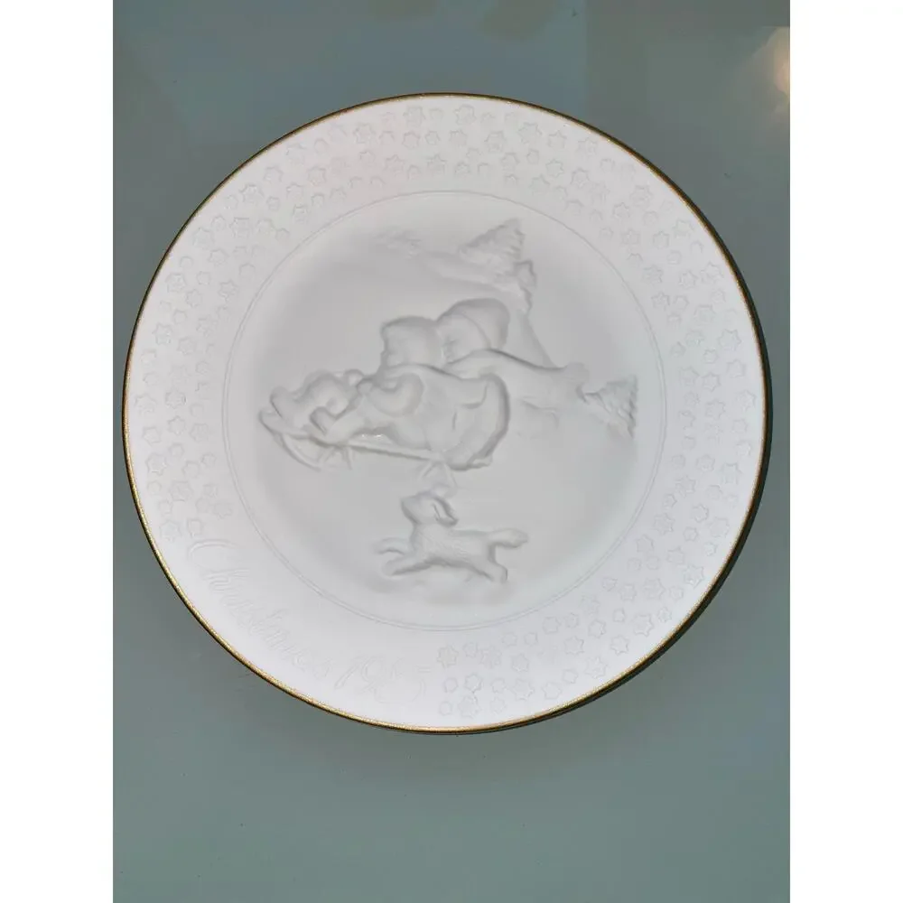 Vintage Avon Christmas plate 1985 white with gold trim